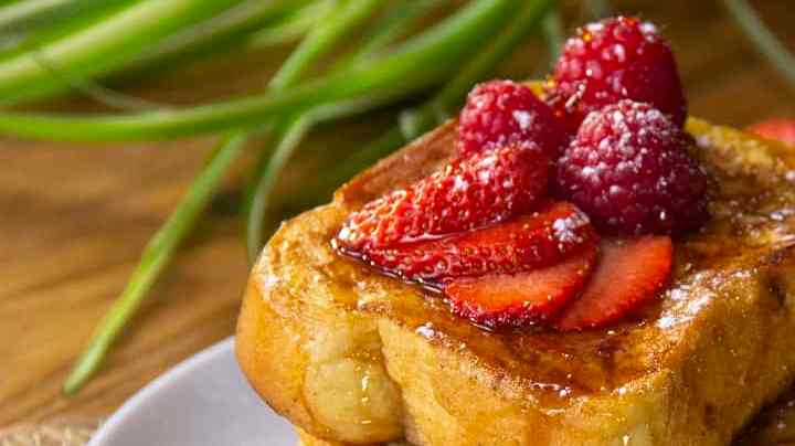 Tostadas francesas con frutos rojos