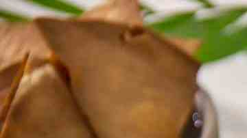 Guacamole con cubos de queso mozzarella