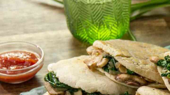 gorditas rellenas de champiñones y espinacas