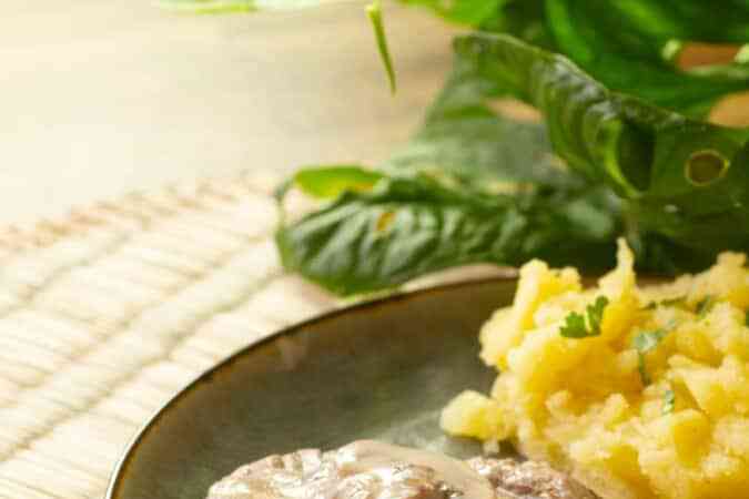 filete de res con salsa de champiñones