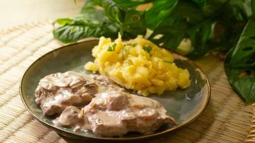 filete de res con salsa de champiñones