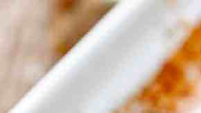 bandeja con muslos de pollo al brandy