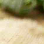 Prepara crepas de avena con cajeta y nuez