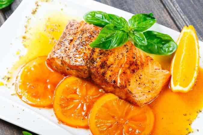 salmón en salsa de naranja
