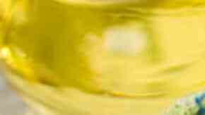 plato de sopa de frijoles con verduras