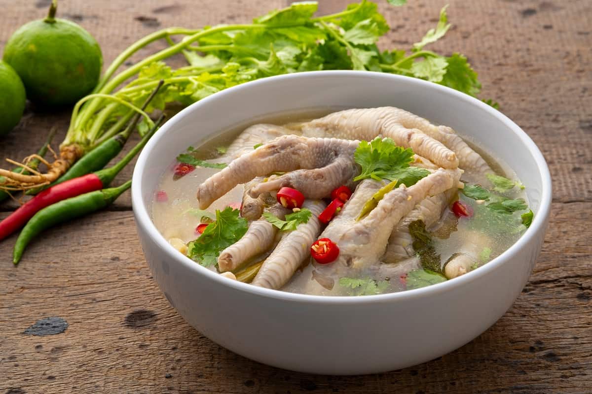 Cómo hacer una rica sopa de patas de pollo