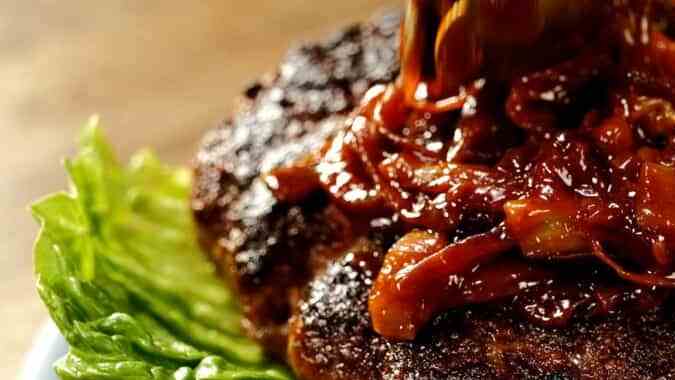 hamburguesa de res con relleno de queso