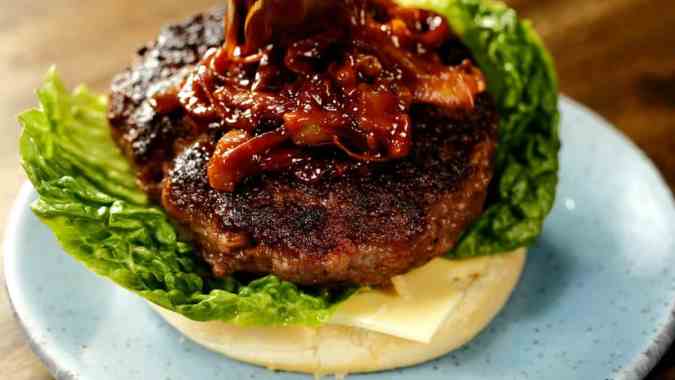 hamburguesa de res con relleno de queso