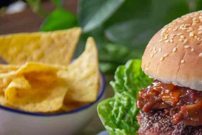 hamburguesa de res con relleno de queso