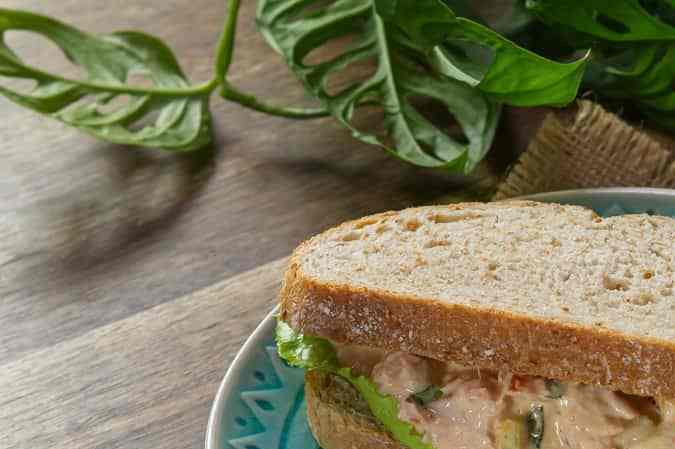 sándwich con ensalada de atún