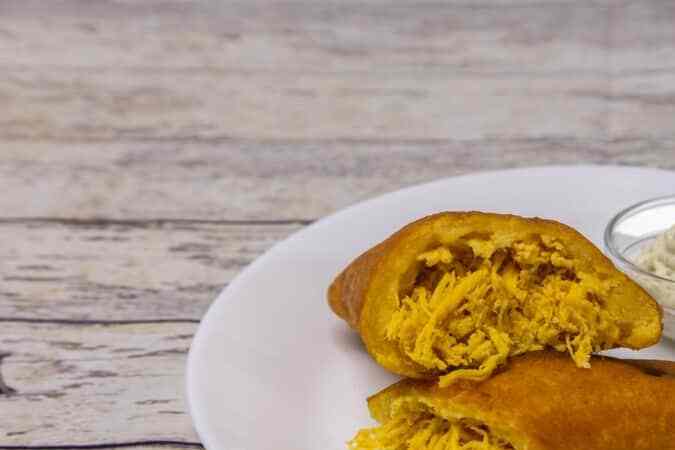 Empanada de pollo venezolana