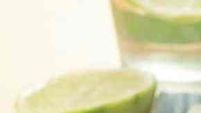 ensalada de salmón con vinagreta de limón