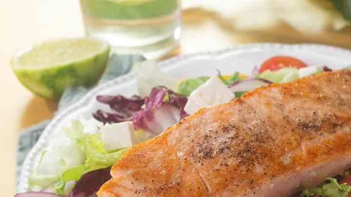 ensalada de salmón con vinagreta de limón