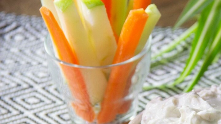 Dip de queso roquefort con frutos secos