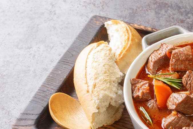 Ragout de ternera al vino tinto