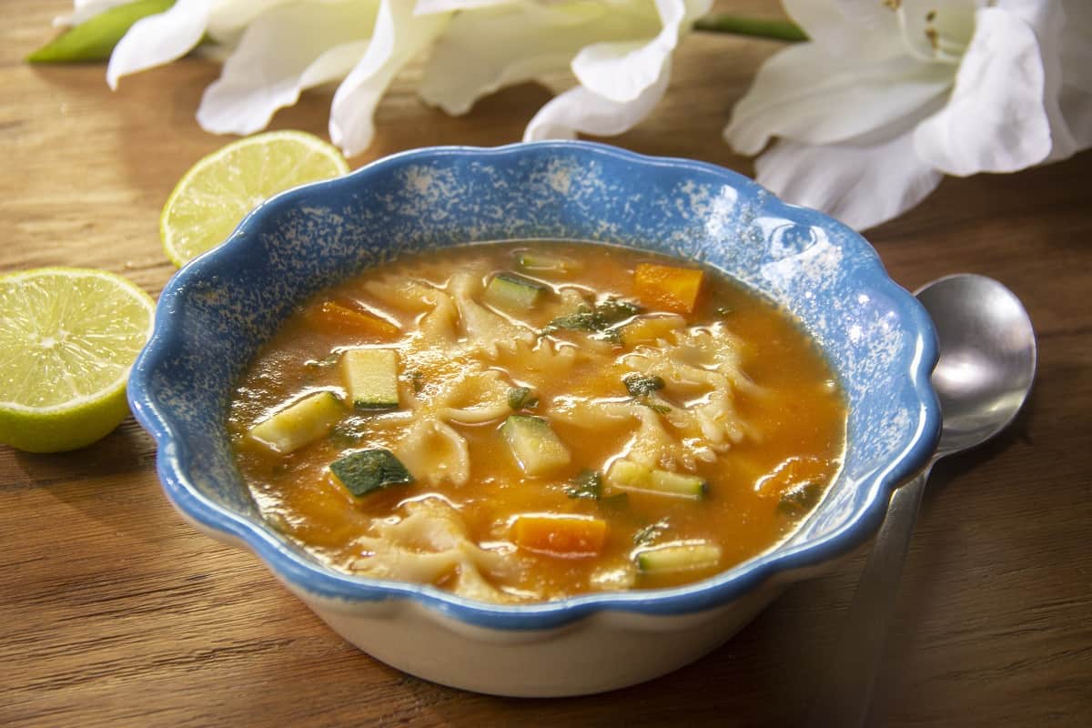 Sopa de moñitos