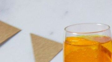 Dos cócteles con champaña para Año Nuevo