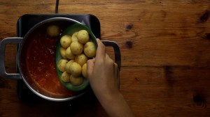 Caldo con colitas de papa