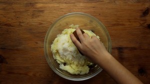 Caldo con bolitas de papa