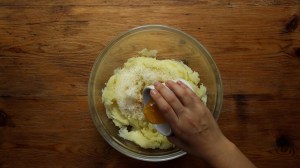 Caldo con bolitas de papa