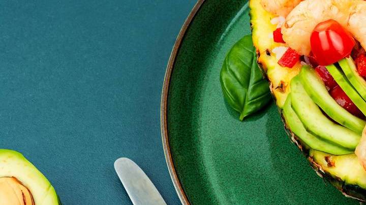 piña rellena de langostinos