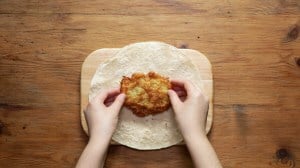 burrito de huevo, hash brown y tocino