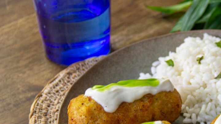 gorditas de plátano macho rellenas de frijol y queso