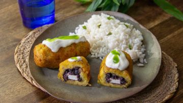 gorditas de plátano macho rellenas de frijol y queso