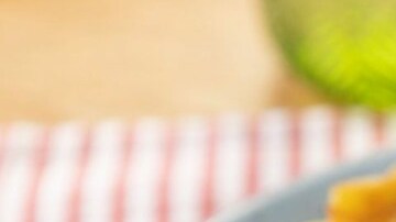 papas en wafflera con tocino