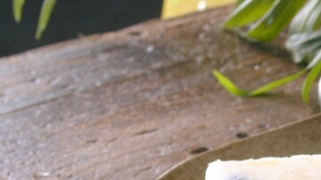 helado de mango y arándanos