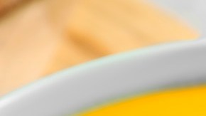 plato de crema de calabaza y jengibre