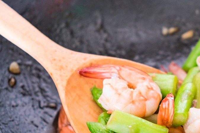 Gambas con espárragos