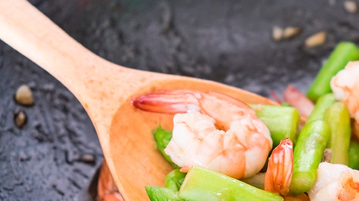 gambas con espárragos