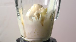 malteada de piña con helado de vainilla