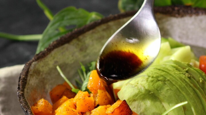 ensalada de calabaza con aguacate, tomate y pepino