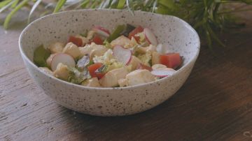 ensalada de pollo al ajillo con membrillo