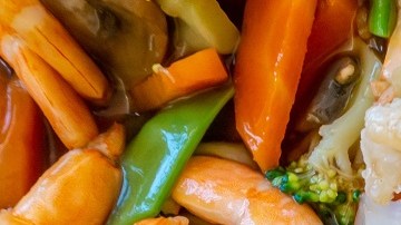 Chop suey de camarones