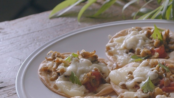 Mini pizzas de queso y setas