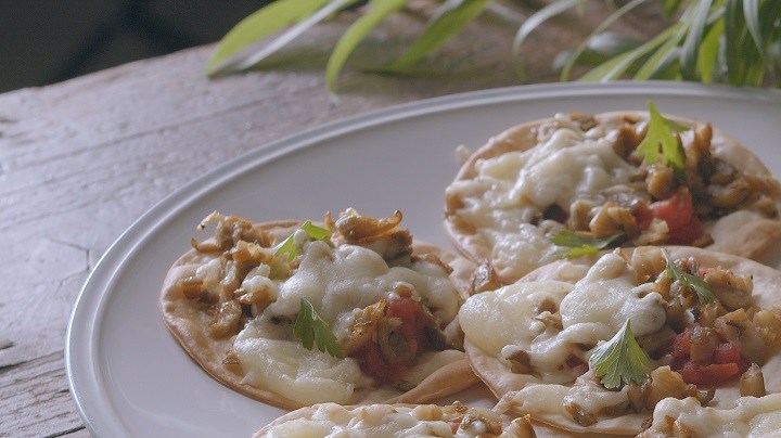 Mini pizzas de queso y setas