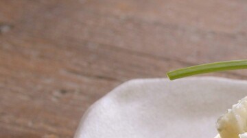 manzana, aguacate y roquefort