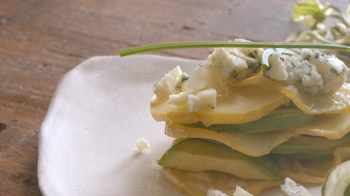 manzana, aguacate y roquefort