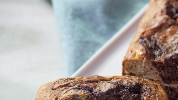 pan de plátano marmoleado con chocolate