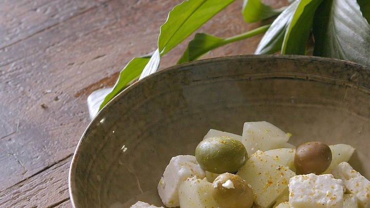 ensalada de melón, queso y aceitunas