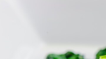 filete de salmón con espinacas salteadas