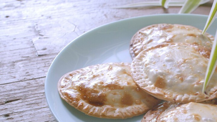 Empanadillas de col lombarda y queso feta