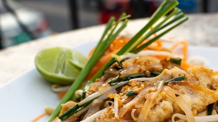 Pad thai de pollo
