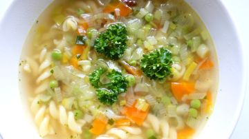 Sopa rápida de verduras con pasta