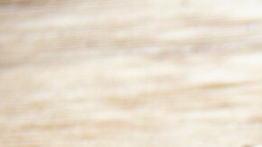 pescado empapelado con verduras y lima