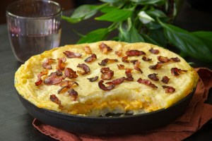 puré de papas con queso y tocino al horno