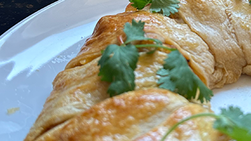 anillo de croissant relleno de pollo